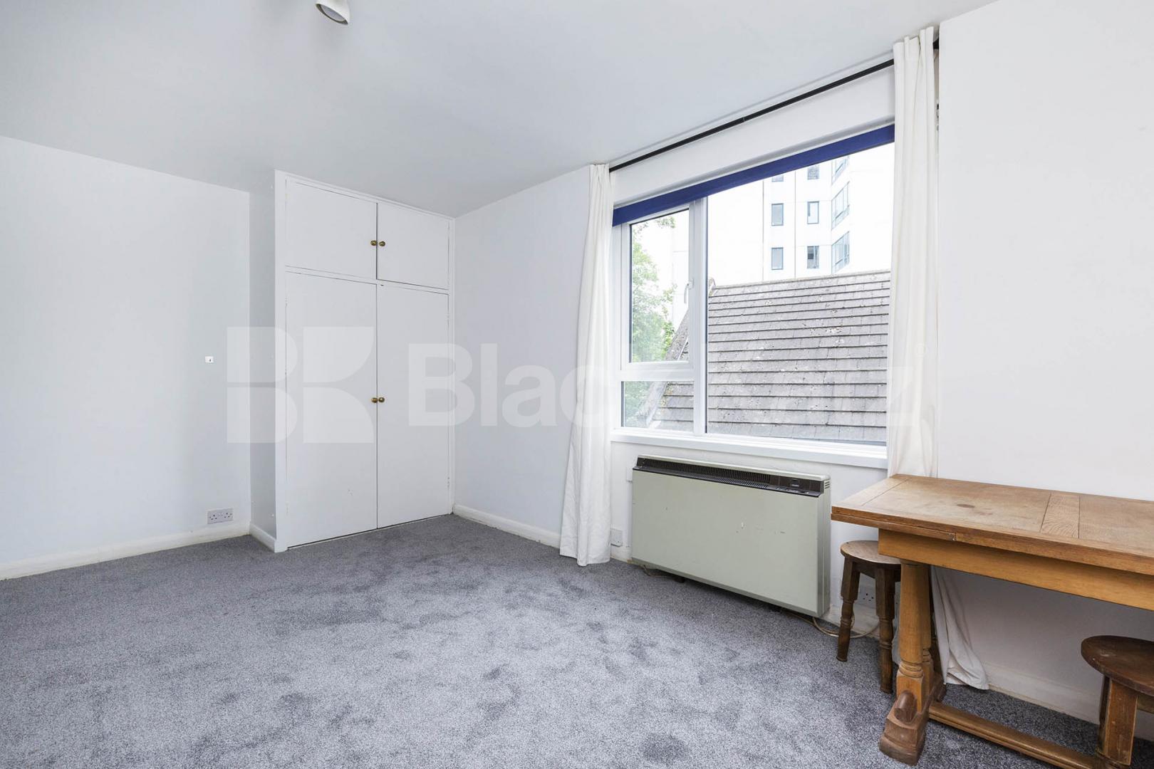 Newly Carpeted self contained Studio located in the heart of Crouch end Crescent Road, Crouch End 